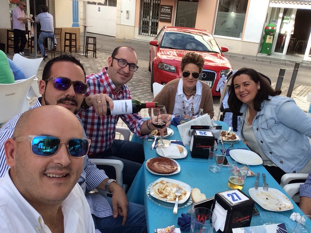 sgajete1's tweet photo. Hoy toca disfrutar de los amigos, tapas y de un buen vino de Bodegas @EgurenUgarte en @Agora_tapas @BodegaJuanPavon https://t.co/c09GbHfs9S