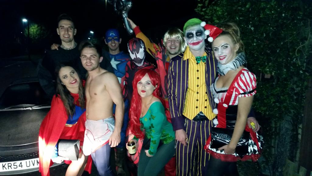 emmasbananabus's tweet photo. @BirdsTheWord__ @CourtesyTaxis #trouserssplit #besttaxidriver #safetypintotherescue #halloweenpartytime https://t.co/Mvg3NgP83d