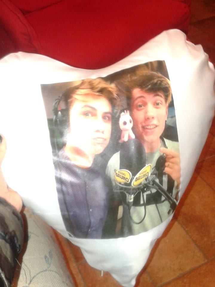 LisaTognaccini's tweet photo. @Benji_Mascolo @fedefederossi  guardate cosa mi hanno regalato .. tipo sclerooo! https://t.co/Rm2nbcASVH