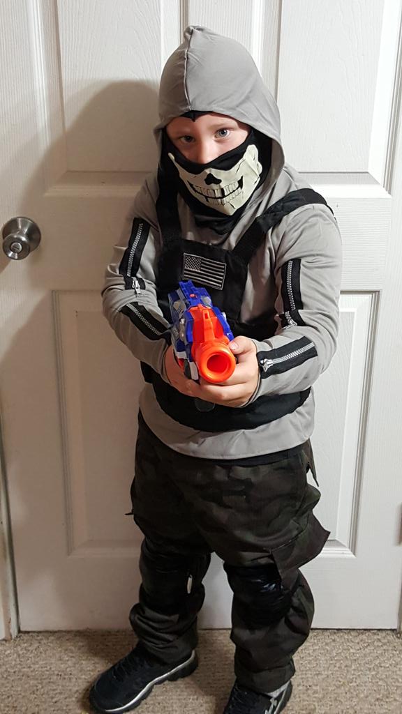 justvecc's tweet photo. Alex as skull commando https://t.co/HN93Fxb0c1