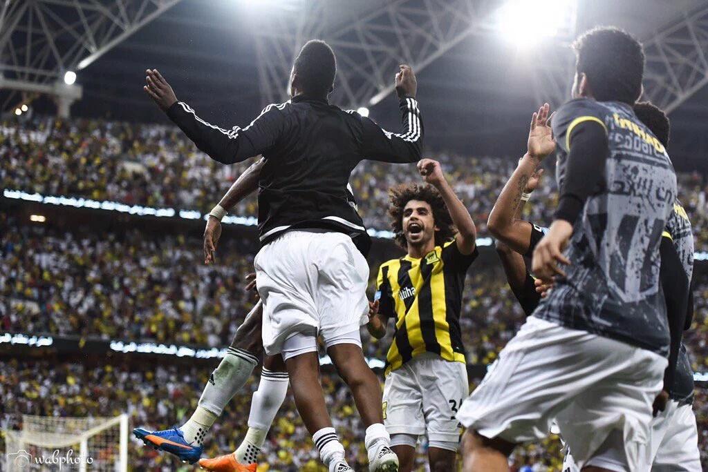 bukairy's tweet photo. امتزجت روح الفرد في الجماعة..فعاد الاتحاد الذي نعرفه.
مابين الملعب ومقاعد البدلاء تجدون الحبل ال(سري) ل#انتفاضه_نمر https://t.co/GijT1dHhX6