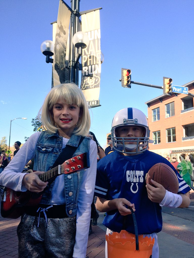 jamiemariebaker's tweet photo. Happy Halloween from Taylor Swift and Andrew Luck! #trickortreat https://t.co/VNp46vAGMv