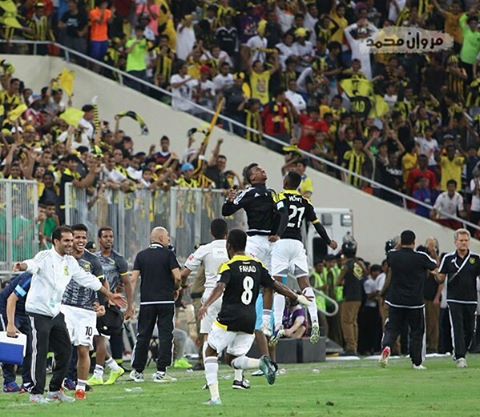 bukairy's tweet photo. امتزجت روح الفرد في الجماعة..فعاد الاتحاد الذي نعرفه.
مابين الملعب ومقاعد البدلاء تجدون الحبل ال(سري) ل#انتفاضه_نمر https://t.co/GijT1dHhX6