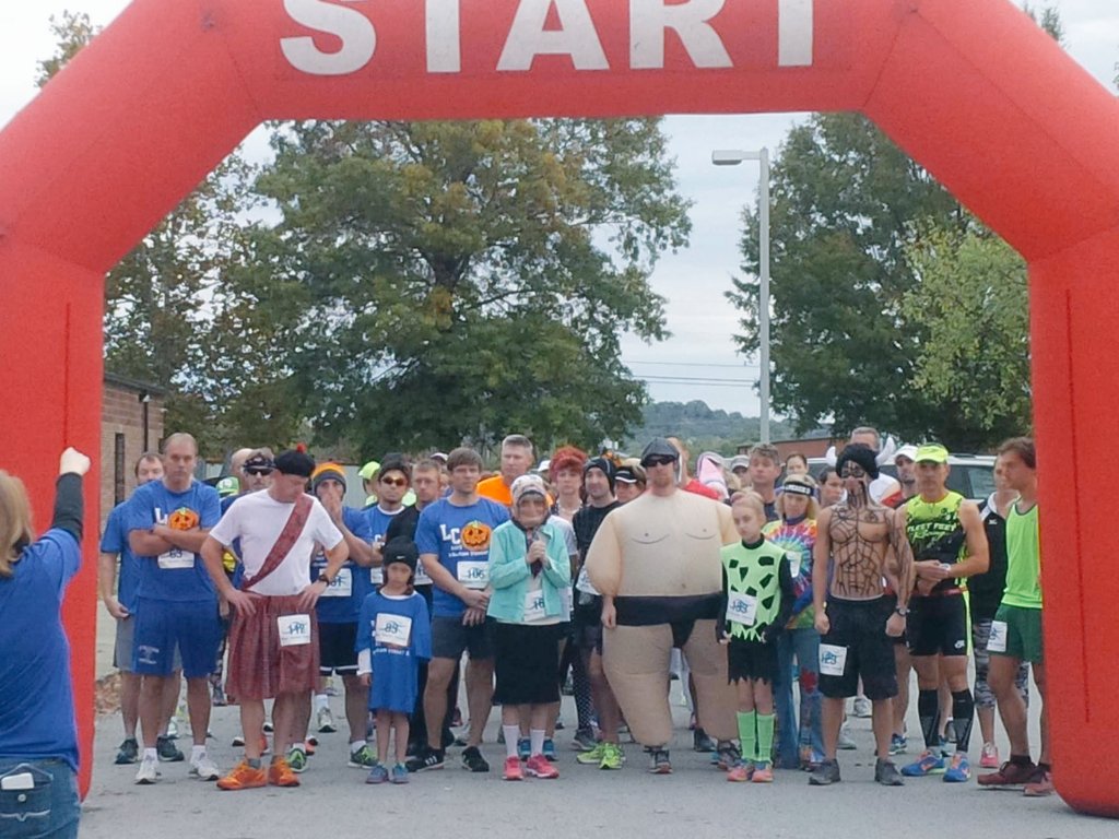 LCFalconXC's tweet photo. The start line at the Falcon Fright 5k. Thanks for supporting LCHS cross country!  #GoFalcons #LCHSXC https://t.co/r1ZDoHVGrV