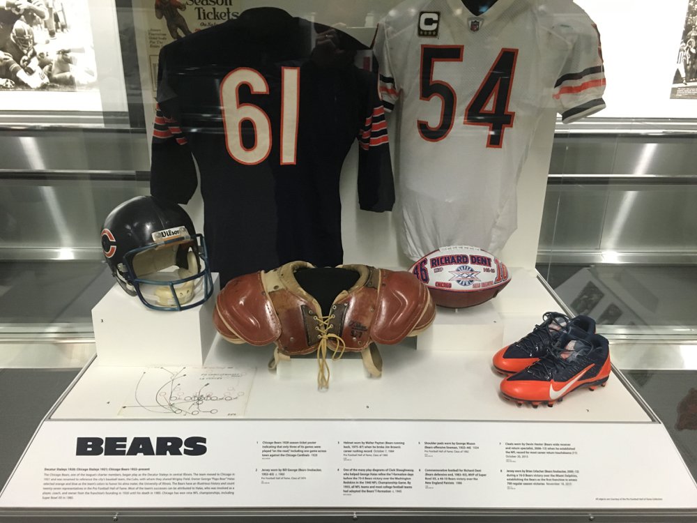 DavidScacco's tweet photo. superbowl is in SF this year & SFO has exhibit w/memorabilia from each nfl team #DevonHester'sCleats #chicagobears https://t.co/u512VaGWlQ