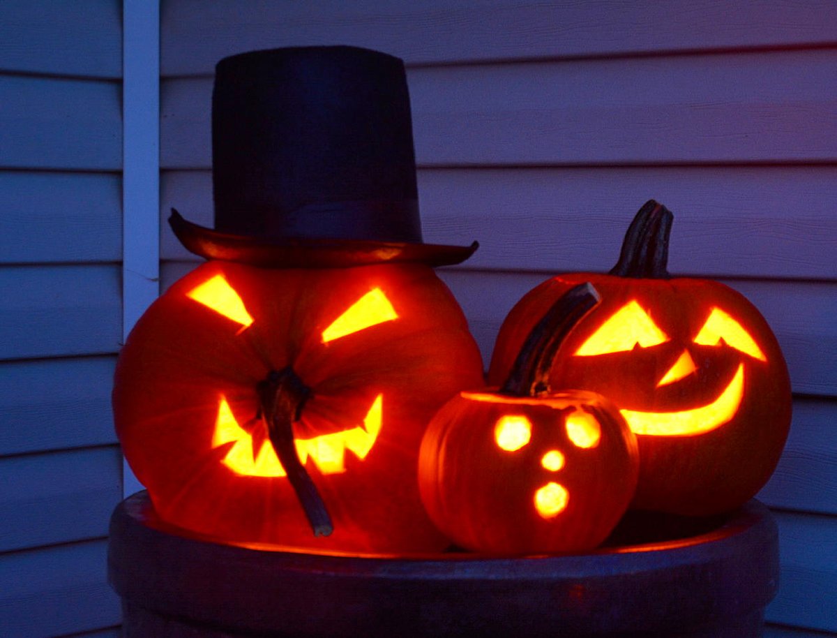 DrummerBoy2112's tweet photo. Happy #Halloween from the Pumpkinheads! #Halloween2015 #JackoLantern #PEI https://t.co/5xRemp3Chb