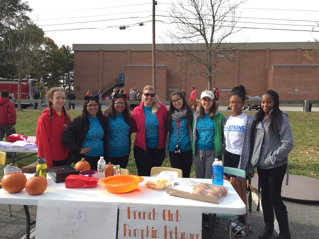 cpiantedosi1's tweet photo. @WHS_French_ Great job today Ms Rudnansky and French Club!!!#fallfest2015 #pumpkins #tresbien https://t.co/l2VI26h4EO