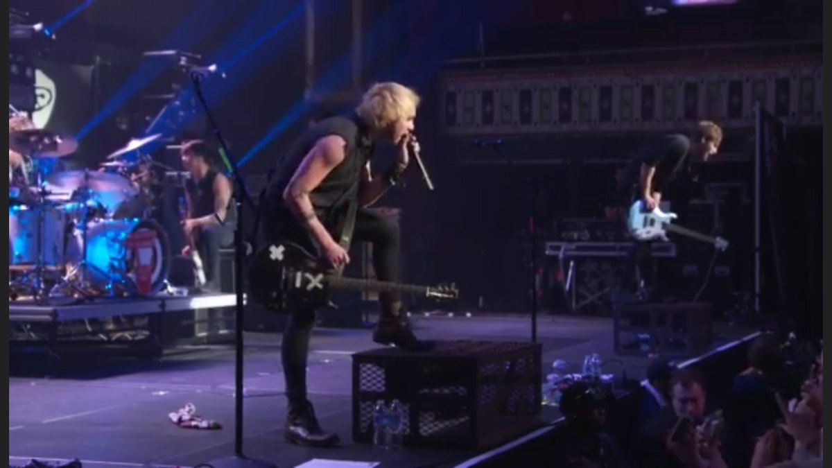 ivy_soty's tweet photo. FUCKING AMAZING GUYS, SERIOUSLY, I LOVE YOU! #NewBrokenScene #NewBrokenStream https://t.co/Jksl695GCB