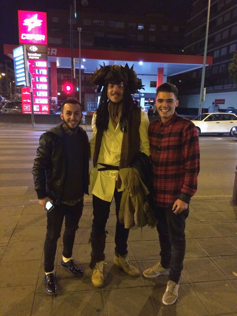 4JoseSanchez's tweet photo. Empezando la noche rn Granada con el hermano @EduRodriguez15 https://t.co/FC8qeaZC59