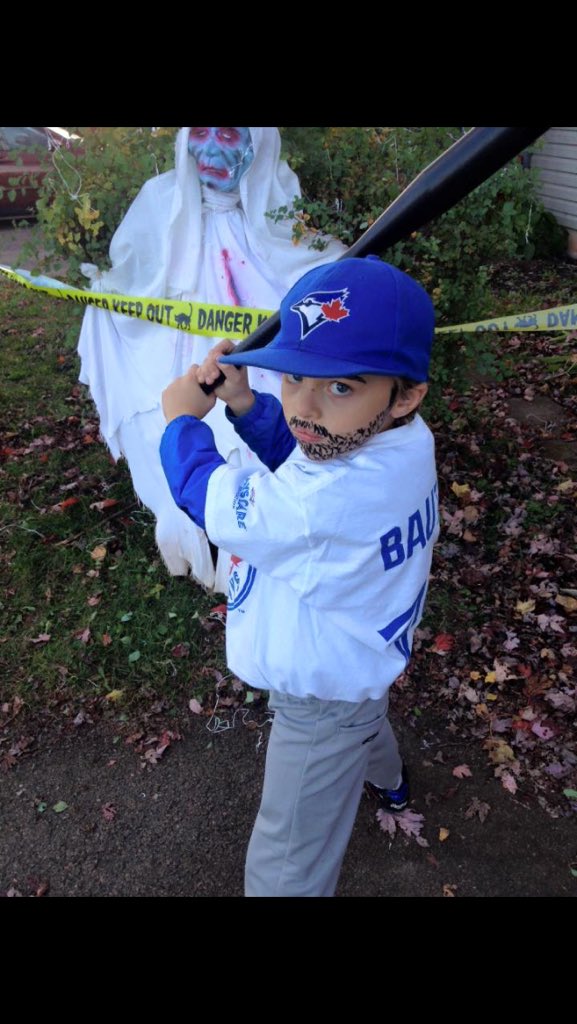 leeshy11's tweet photo. @JoeyBats19 little bautista #Jays https://t.co/9JoTFRI2ty
