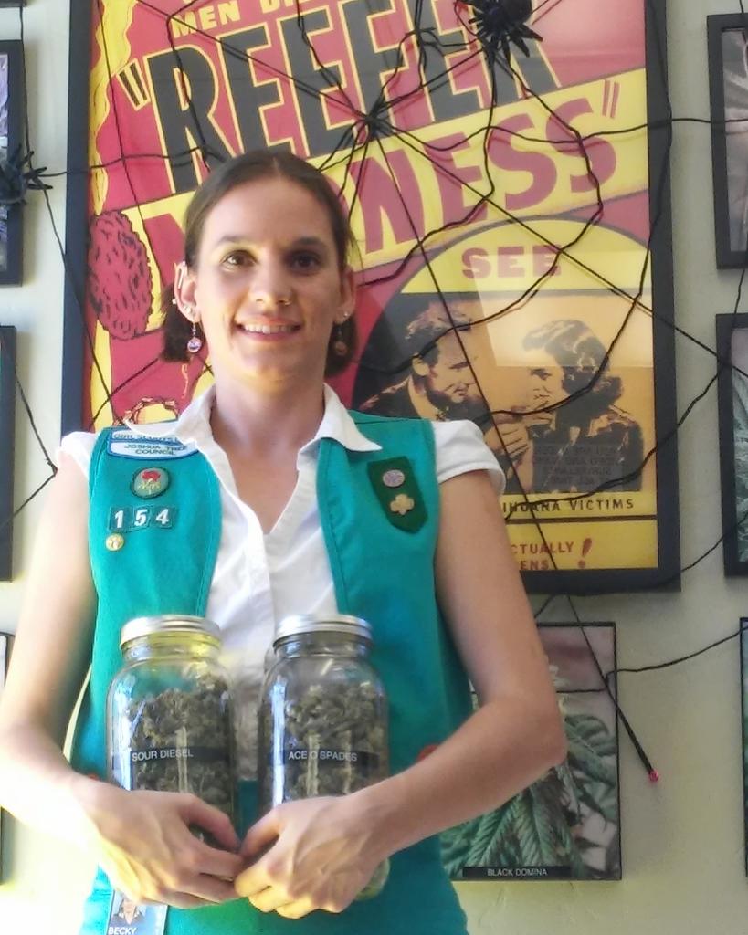 beckzors's tweet photo. This girl scout delivers those SPECIAL cookies from colorado! #HappyHalloween #Colorado  #dispensarygirl #Halloweed https://t.co/duk72LCUAR