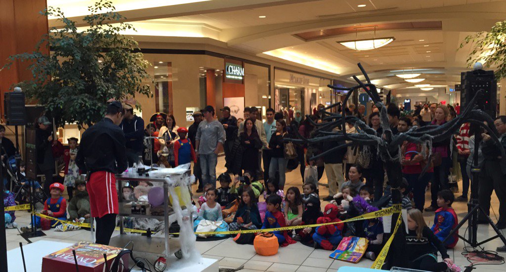 notflyindyin's tweet photo. Last show #UCalgaryspookyscience π»π½π https://t.co/cTMtniDEsw