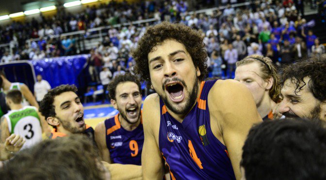 oviedocb's tweet photo. CRÓNICA | El "Efecto Pumarín" consigue la tercera victoria de la temporada
https://t.co/Yquf2B3bZ5 https://t.co/2UMgsOatNV