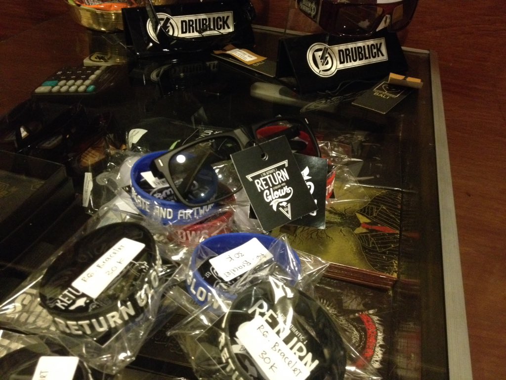 Stock bracelet &amp; sunglasses sudah ditambah di <a href="/Drublick_Bali/">ig.drublickclothing</a> respect store,, lets coming guyss