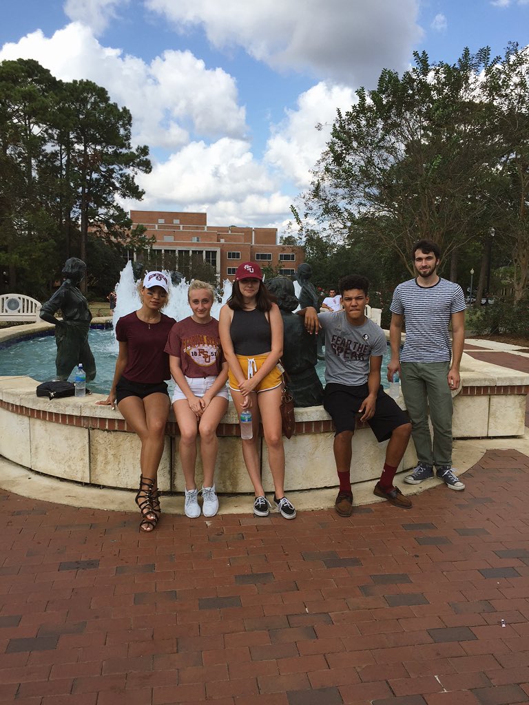 ChelseaOYO's tweet photo. happy halloween from the fam in tally, be safe kids 🎃❤️ https://t.co/0AASUe4oqO