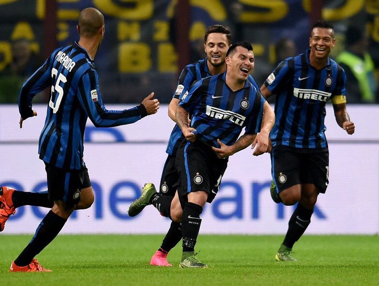 MedelPitbull's tweet photo. Mi primer gol por @Inter !!! Feliz por  el triunfo #ForzaInter #amala ⚫️🔵 https://t.co/ncdsjjgtLd