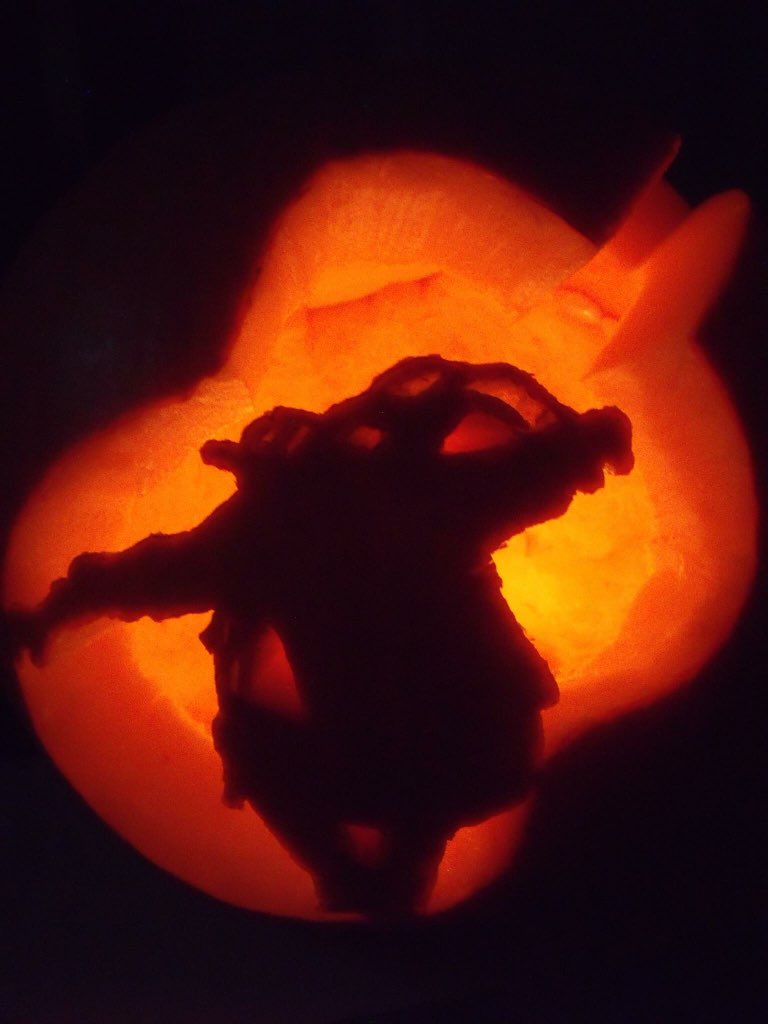 taylxramber's tweet photo. That time I did a @NewtonFaulkner pumpkin #rebuiltbyhumans https://t.co/5V3f8Whjee