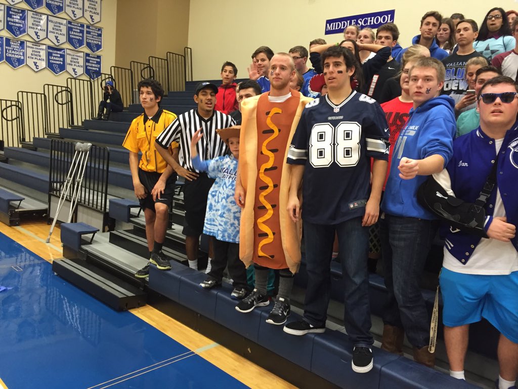 vcvaliants's tweet photo. @vcbluecrew loud & in costume at 4A Volleyball State Game today! #govaliants #samrobbins https://t.co/vT1MykmDuL