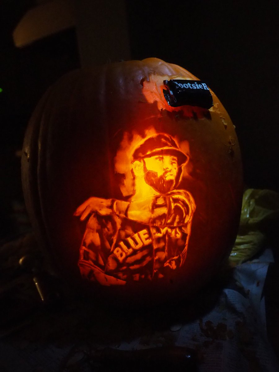 theLWexperiment's tweet photo. @JoeyBats19 's #tootsierollflip is a hit! Thanks again to artist @jaime_of_wicked! #joeybats19halloween @BlueJays https://t.co/98koZaVHSj