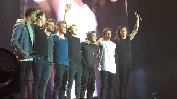 Radio1Direction's tweet photo. JUST HOW FAST THE NIGHT CHANGES

UAN 2012-OTRA 2015 https://t.co/F1BupMQIUJ