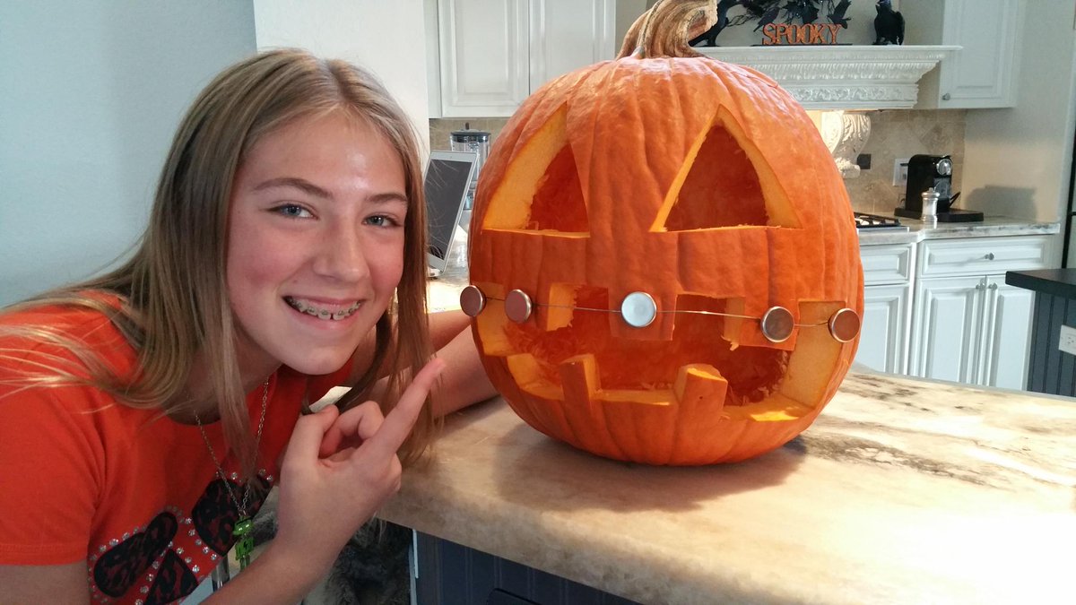 bdwallace's tweet photo. made a daughter with new braces themed jack-o-lantern https://t.co/yncUmfxQgH
