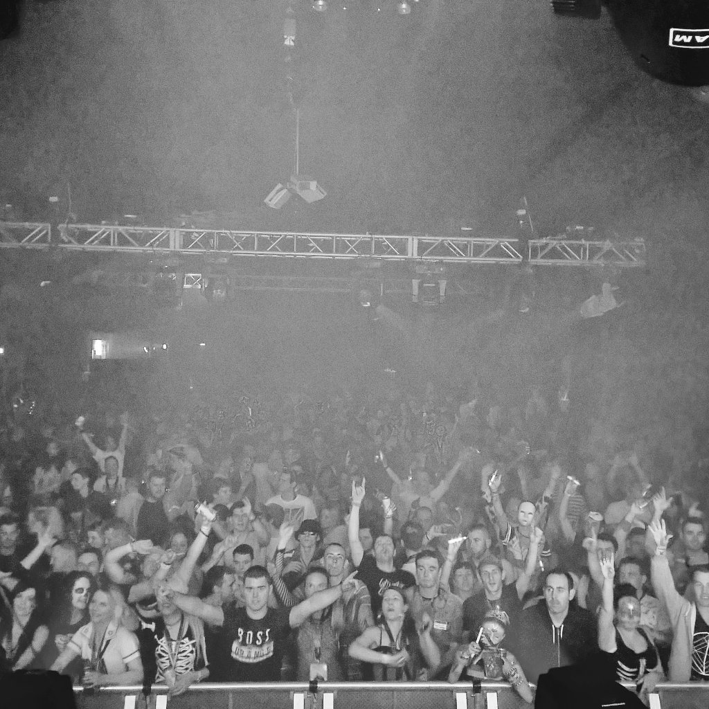 FracusAndDarwin's tweet photo. Thankyou #Westfest! @HeavenHardcore @SlamminVinyl #Hardcore https://t.co/uYAN6pOFuC