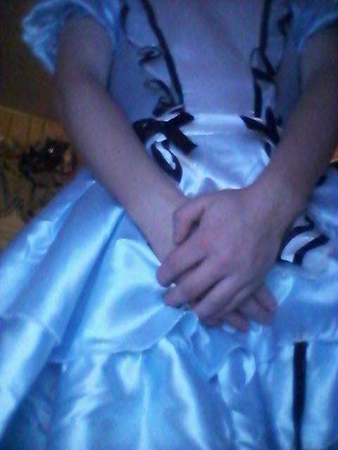bondageguy20's tweet photo. I love Halloween. #halloween2015 #aliceinwonderland https://t.co/kyZrS2EATL
