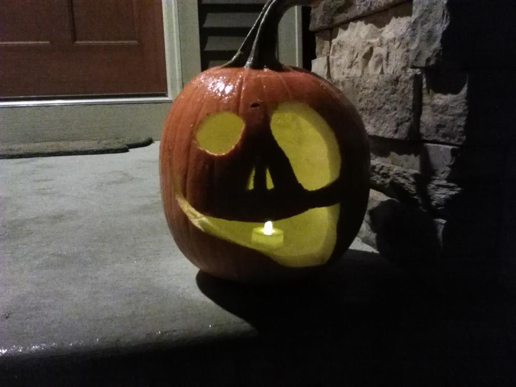 DailyAnalytics's tweet photo. Two Jack-o-lanterns and a #squasholantern #SouthPark https://t.co/SqwpcnQg3a