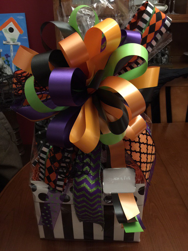 catepeglow's tweet photo. We won this cool @GinghamAndPosh gift basket at the Parkinson's walk today. Happy Halloween! https://t.co/pvLYlKecYz