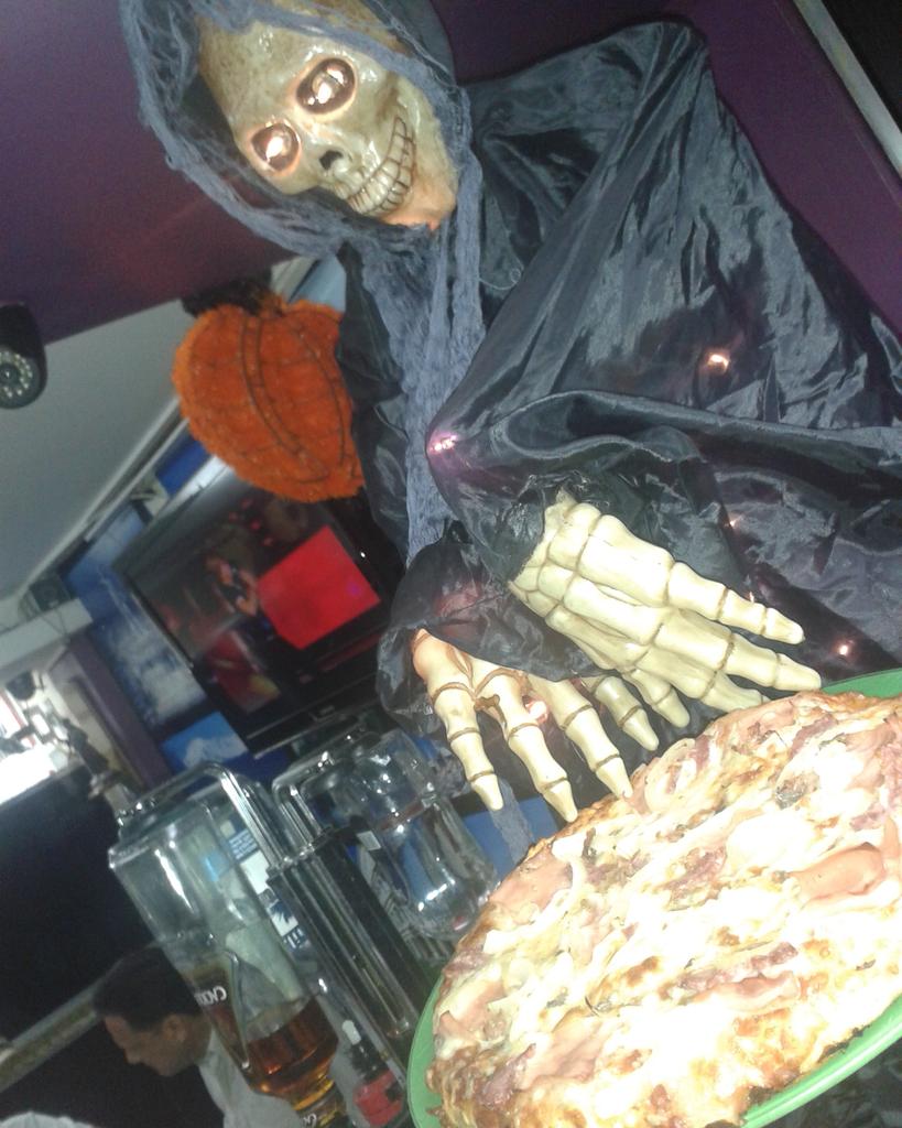dateresapizza's tweet photo. A Celebrar mi fiesta de #Halloween en Da Teresa Pizza con las  mejores pizzas. Av 4 entre calle 20 - 21. https://t.co/GcmKXj3LMl