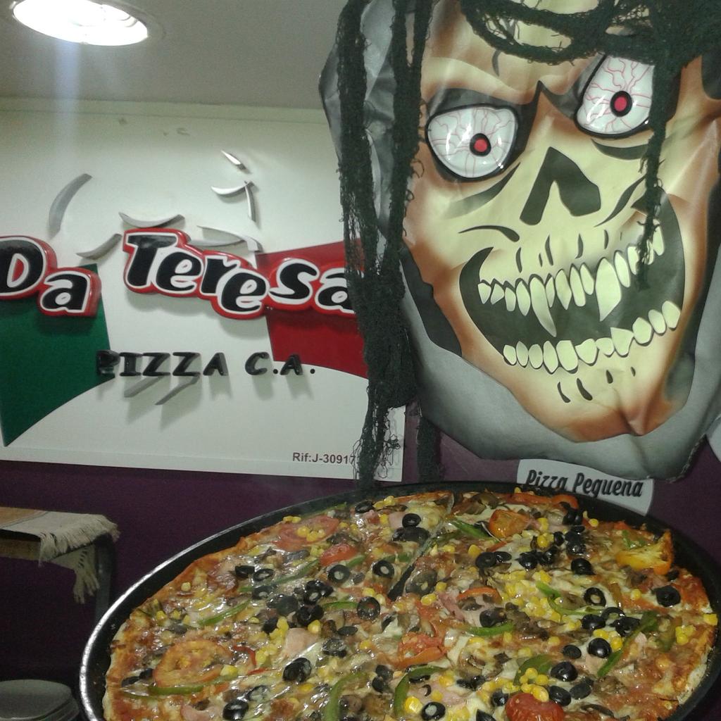 dateresapizza's tweet photo. A Celebrar mi fiesta de #Halloween en Da Teresa Pizza con las  mejores pizzas. Av 4 entre calle 20 - 21. https://t.co/GcmKXj3LMl