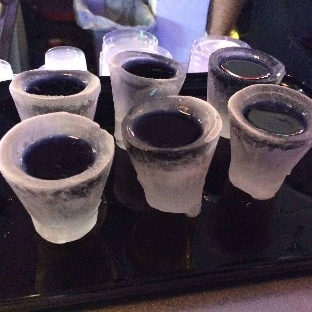 ilovebairroalto's tweet photo. Shots shots shots on ice cups #shots #drinks #icecups #nightout #bairroalto #lisboa #lisbon by angelinamaneco https://t.co/RUL5H5rHE7