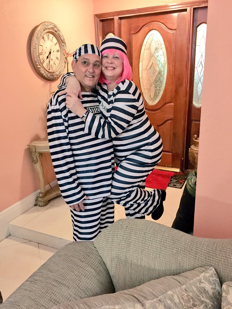 shootwithandy_'s tweet photo. #ownmyheart #cutestparents 😝🎃 https://t.co/Nm3ElOSudB