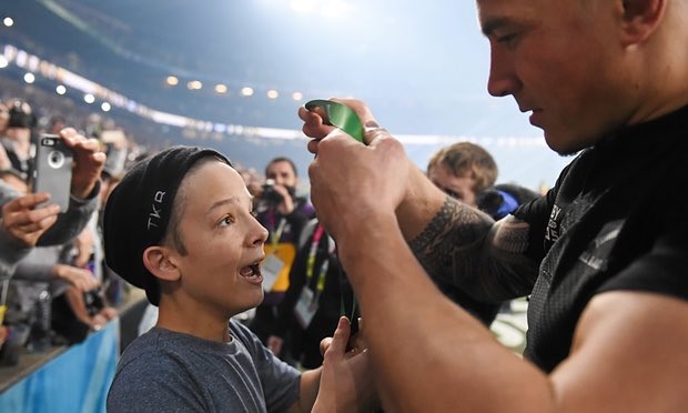 James_Dart's tweet photo. Sonny Bill Williams gives 14-y-o #NZL fan his #RWC2015 medal. Awesome @sportsfilesteve pic https://t.co/Yygd2DnhE7 https://t.co/YTvWTHzCpI