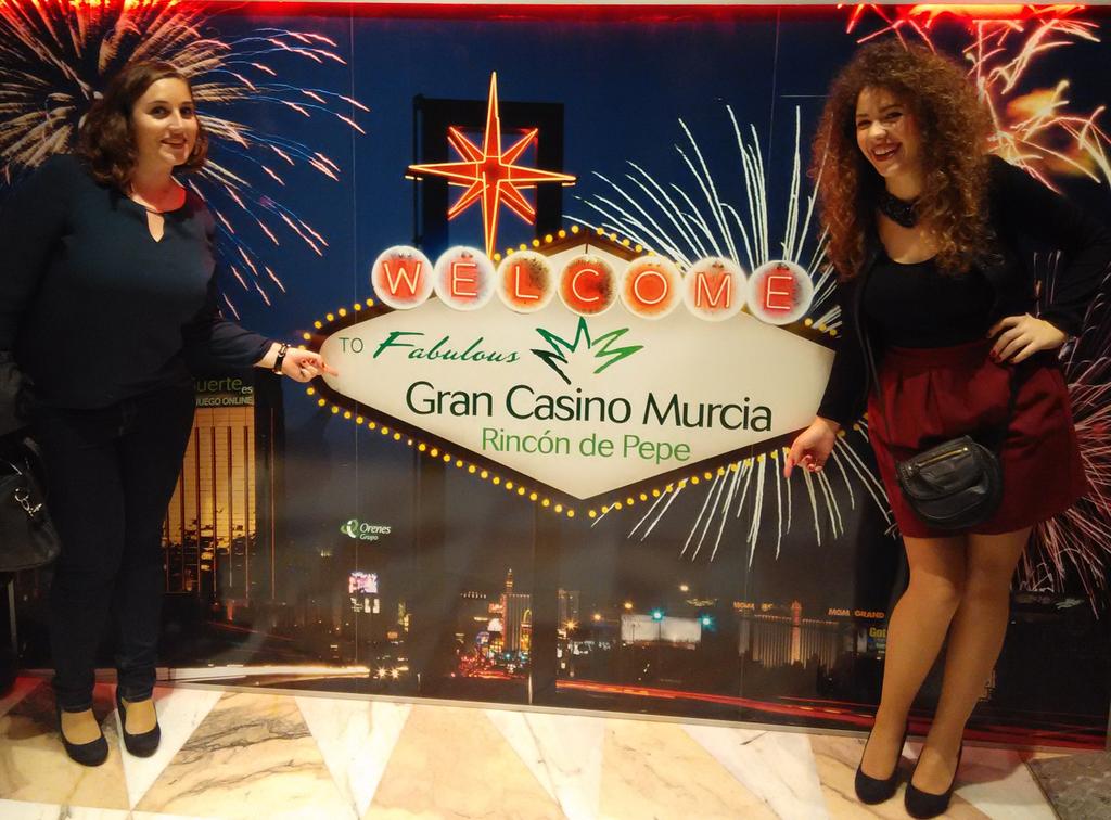 glorichuly's tweet photo. @MariaAlcaraz5 algún día nos haremos la buena en #LasVegas !! :) https://t.co/IJPBu96Wl5