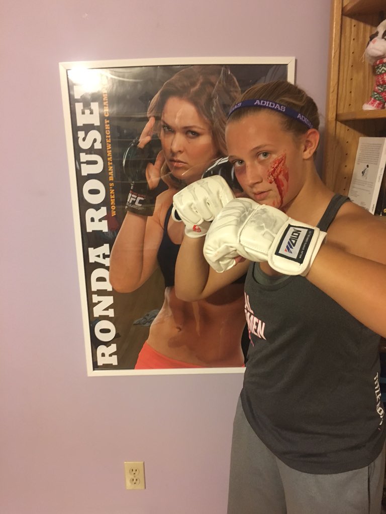 _keeginator's tweet photo. Little sister decided to dress up as her role model @RondaRousey https://t.co/oFIuXyYCM3