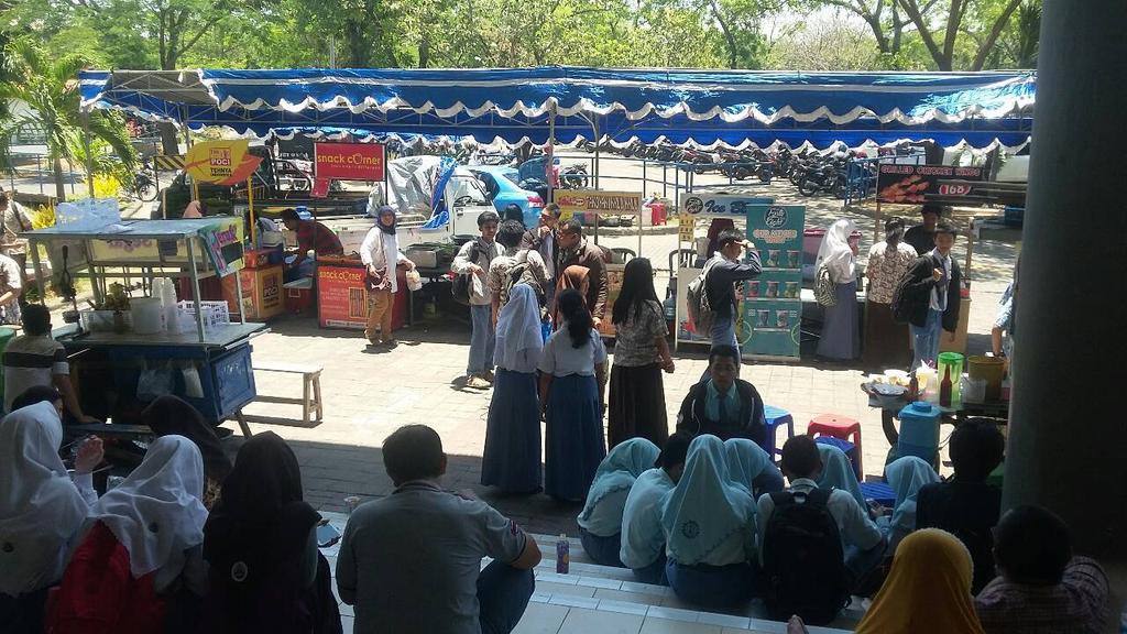 is_expo's tweet photo. [PENYISIHAN BIONIX]
Buat yang lapar, bisa juga mampir ke stand makanan. Dibuka untuk umum. #ISE15 #ITSSurabaya https://t.co/wXD3mQMvBV