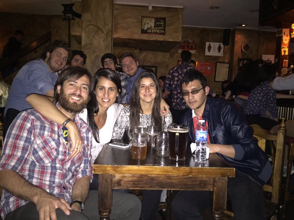 trygvekor's tweet photo. @TheTempleBarBA Nos photobombearon y salieron mejor que nosotros! https://t.co/VxfJaiYNaF