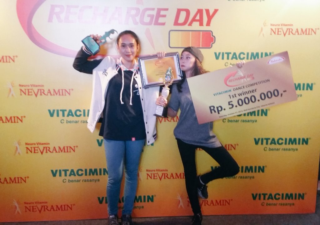bendicioncrew's tweet photo. 1st place at vitacimin net. Tv recharge day dance conpetition https://t.co/UrZZAKGCYv