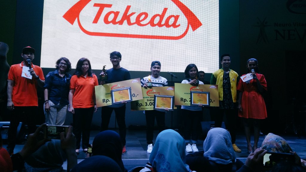 bendicioncrew's tweet photo. 1st place at vitacimin net. Tv recharge day dance conpetition https://t.co/UrZZAKGCYv