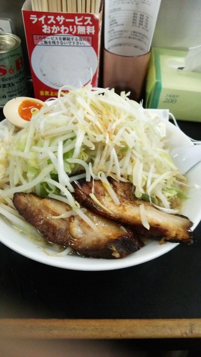 arandoru's tweet photo. 11月1日 ぎょうてん屋町田店 特ぎ郎+バター+無料版野菜増し 1000YEN
濃い目のタレにバターが溶けてコテコテのスープに
豚はトロトロで口に入れたらすぐ溶ける！ウンメェ〜
最後はスープのみをズズッと啜る。うまい。完飲 https://t.co/nrjuYshtpS