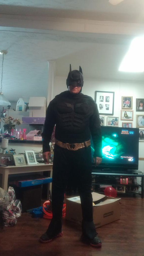 Ashleylorie's tweet photo. #trickortweet #HappyHalloween #power1067 Bat family!!!!! Bat dad, Bat Mom and Bat baby we all love u @DoubleJsOnAir https://t.co/fcWOX2zqHM