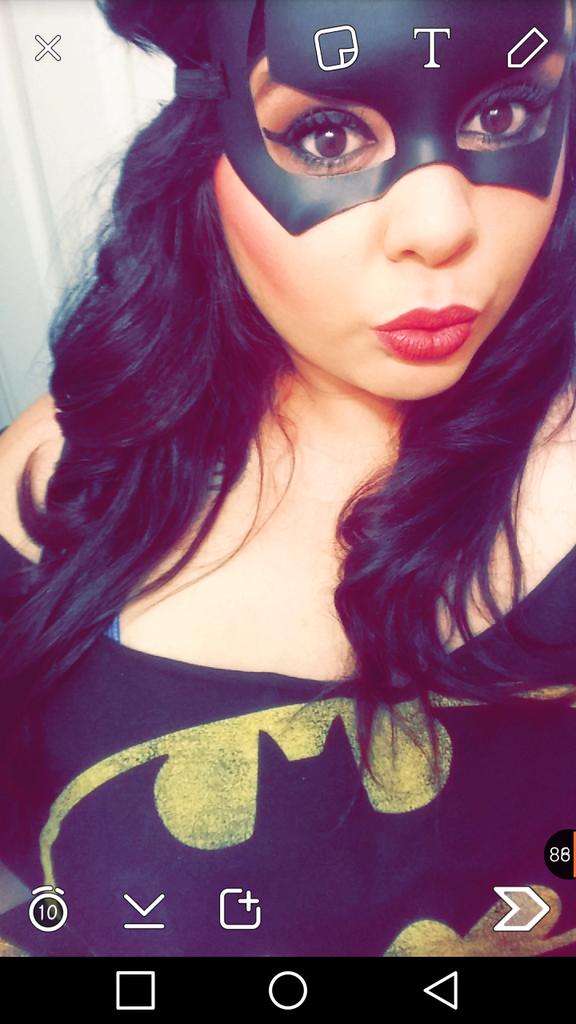 Ashleylorie's tweet photo. #trickortweet #HappyHalloween #power1067 Bat family!!!!! Bat dad, Bat Mom and Bat baby we all love u @DoubleJsOnAir https://t.co/fcWOX2zqHM