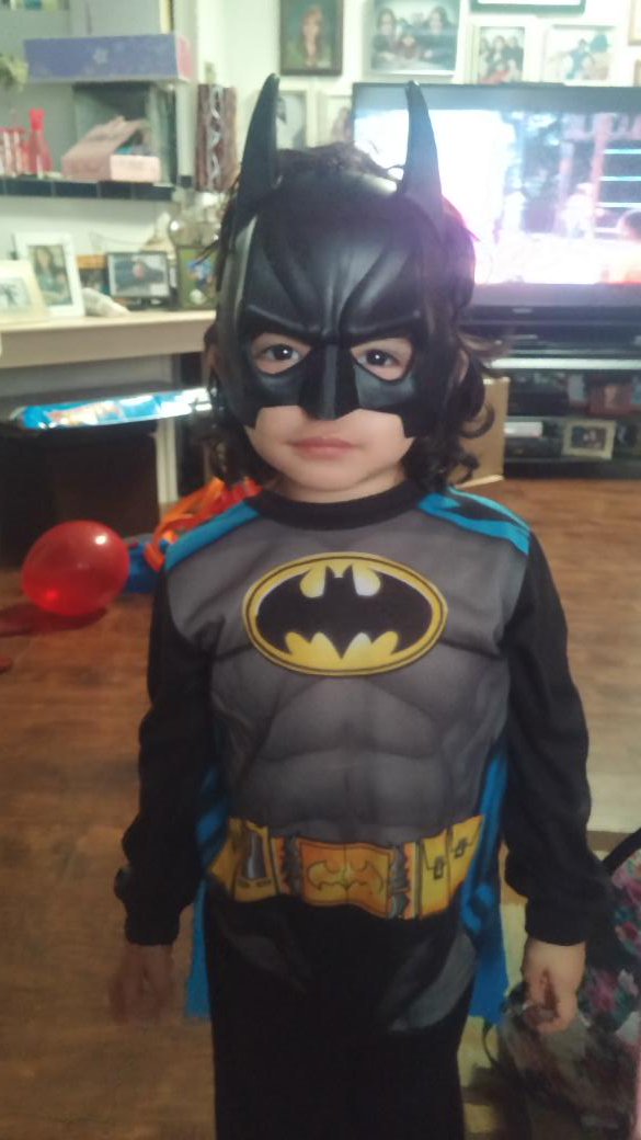 Ashleylorie's tweet photo. #trickortweet #HappyHalloween #power1067 Bat family!!!!! Bat dad, Bat Mom and Bat baby we all love u @DoubleJsOnAir https://t.co/fcWOX2zqHM