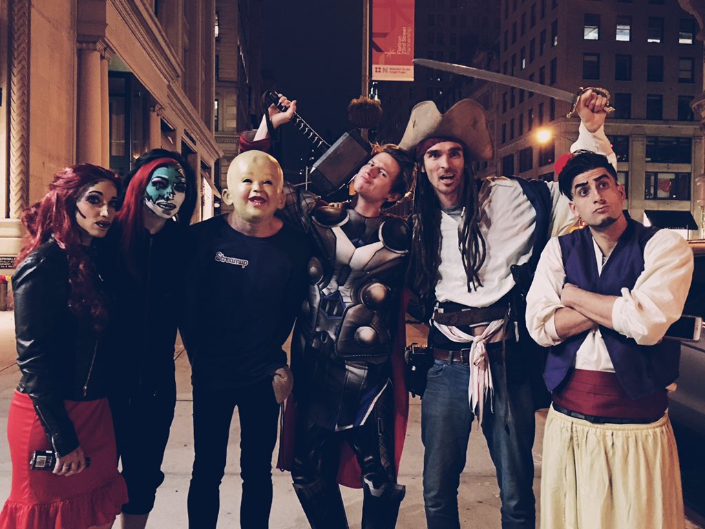RickyPDillon's tweet photo. Halloween squad @PhillyChic5 @kandeejohnson @RyanAbe @funforlouis @Jessewelle https://t.co/epOvayuXeC
