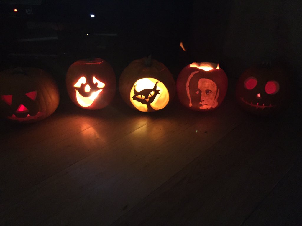 NursepollyRgn's tweet image. It&apos;s nearly twenty past five we are up listening to #thenutcrackersuite #happyhalloween still gazing at #Hannibal