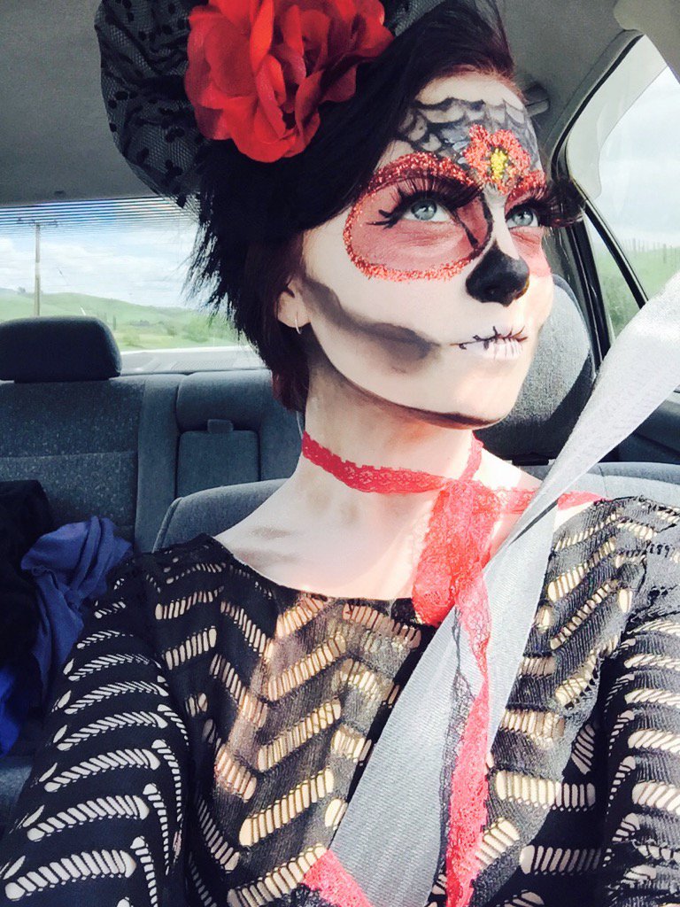 Hartoforever's tweet photo. HAPPY HALLOWEEN! 🎃🎃 #cosmohalloween #SugarSkull #makeup https://t.co/T2rOHBeRCP
