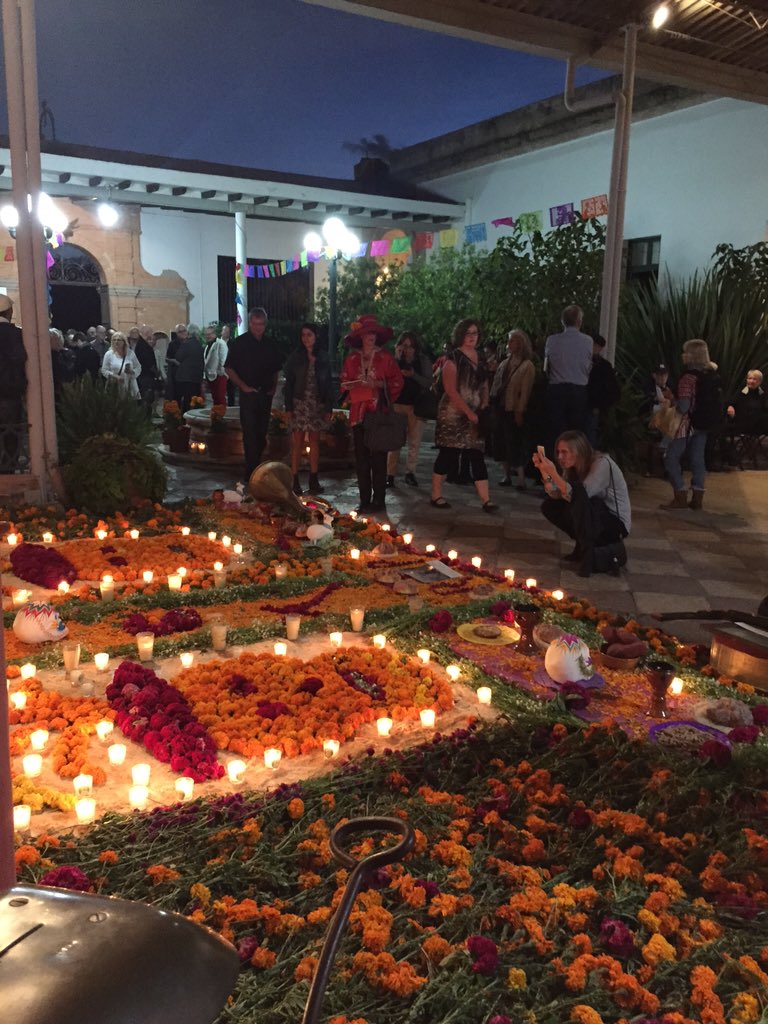 VIDAMEXICOO's tweet photo. San Miguel de Allende se llena de vida esta noche con @lacalacafest https://t.co/QyKrEiuLGL
