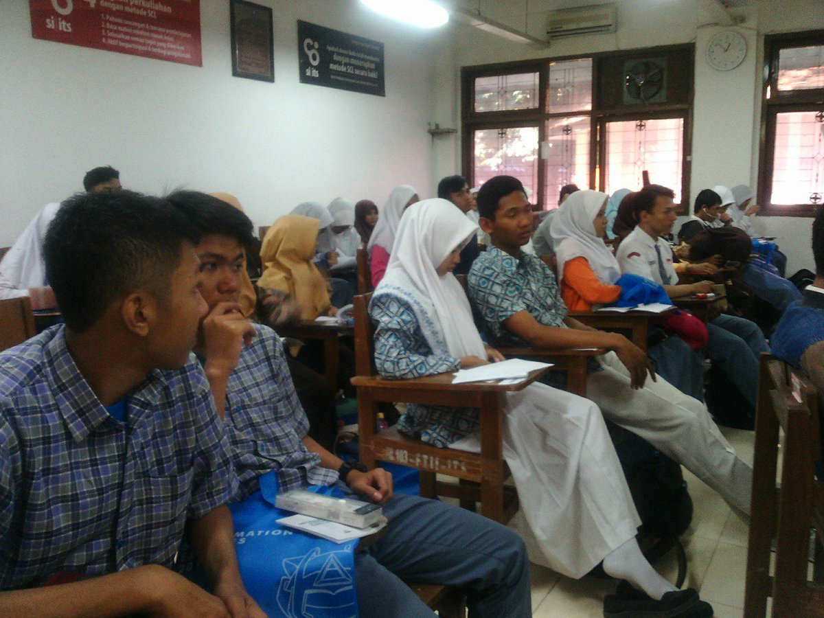 is_expo's tweet photo. [PENYISIHAN BIONIX]

Suasana peserta BIONIX di ruang TC 103 - 104. Semangat dan sukses ya! 😊
#ISE15 #ITSSurabaya https://t.co/vrTCEVdGh3