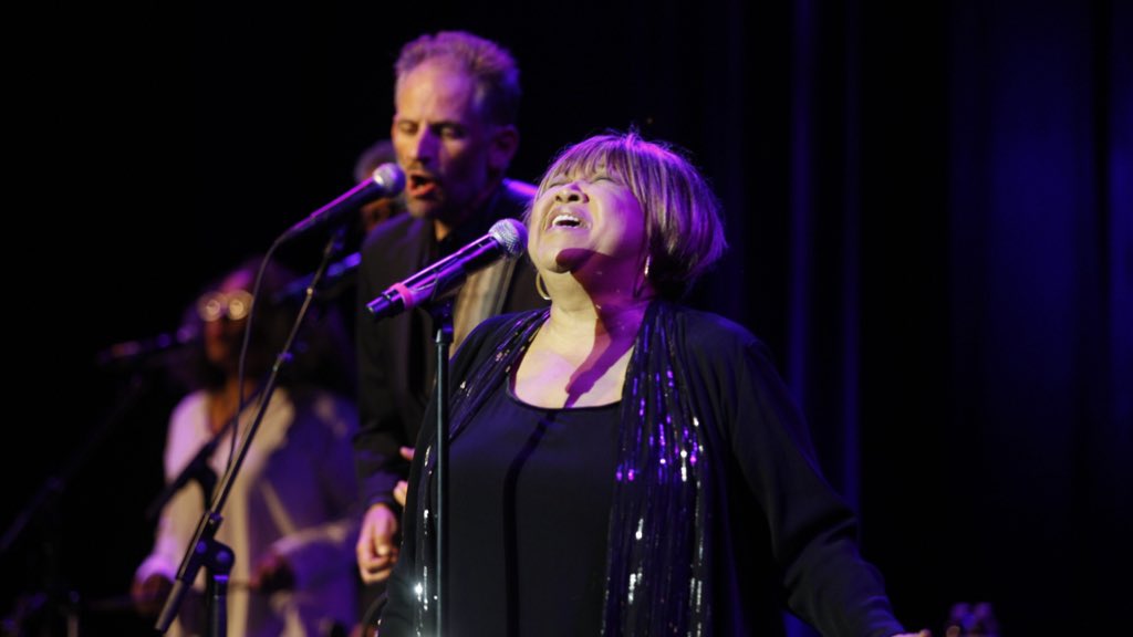 gwu_events's tweet photo. .@mavisstaples proving why she's a legend! @ManorPhotograph #SolidSoul #gwu #soul https://t.co/IWlfiQQkCD